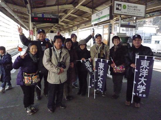 ④１区宇野選手のご両親と・保土ヶ谷駅.JPG